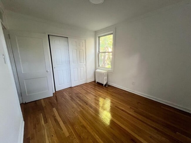 Building Photo - 1 bedroom in SUNNYSIDE NY 11104