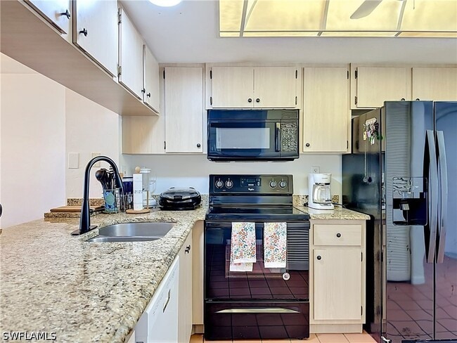 Building Photo - 15171 Cedarwood Ln