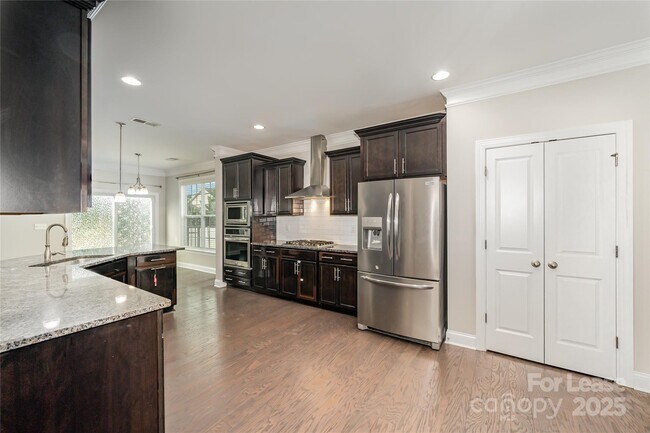 Building Photo - 1361 Rainier Dr