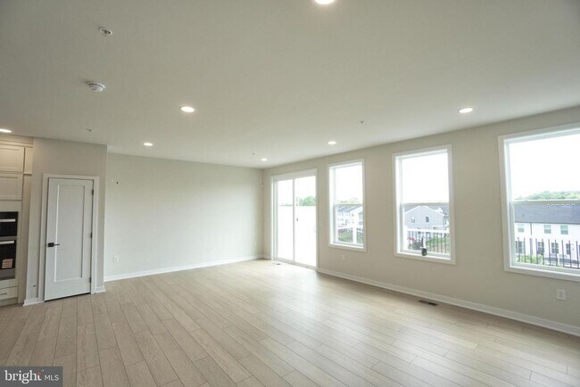 Building Photo - 332 Aspen Wy