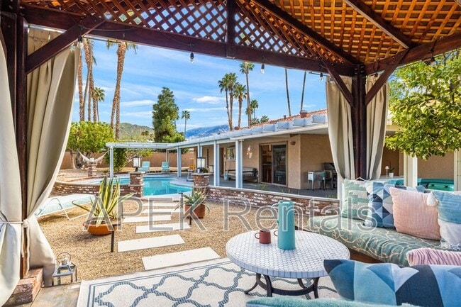 Building Photo - 1334 S San Joaquin Dr