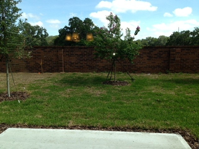 Building Photo - Beautiful 3 bedroom, 2.5 bath townhouse in...