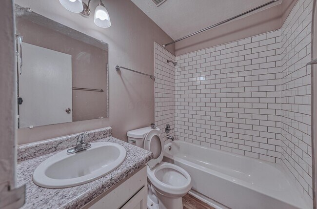 Building Photo - 2735 Joyce Ave