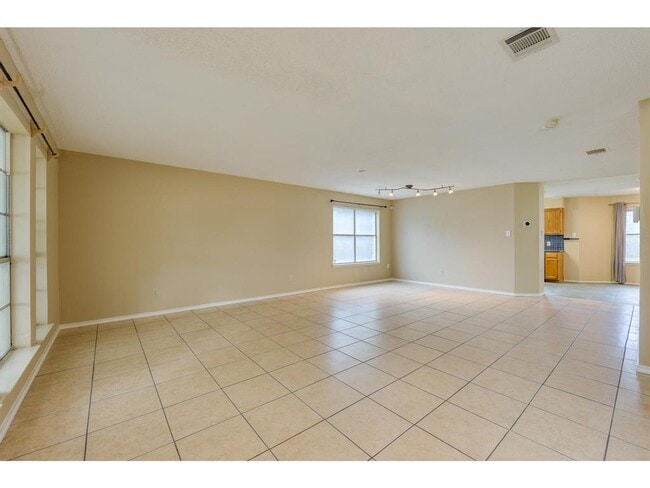 Building Photo - 3912 Lemos Dr