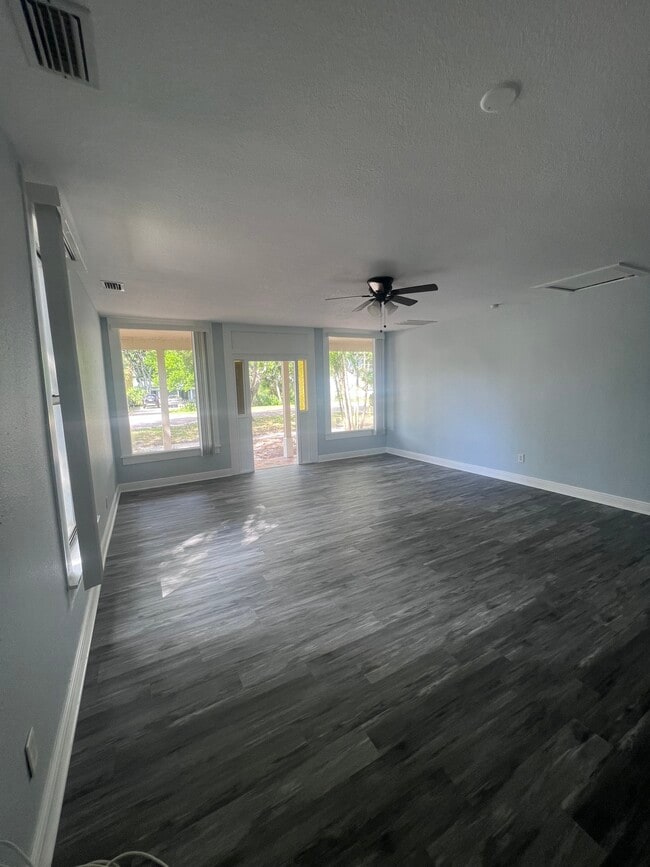 Building Photo - 3649 Haines Rd N