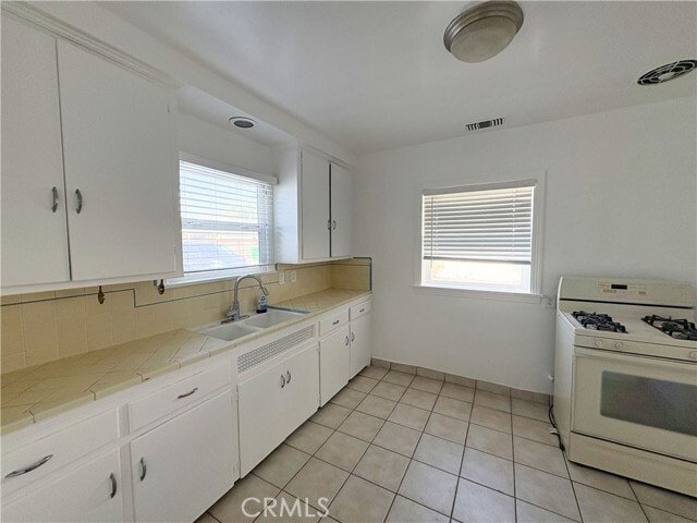 Building Photo - 4670 Riverside Dr