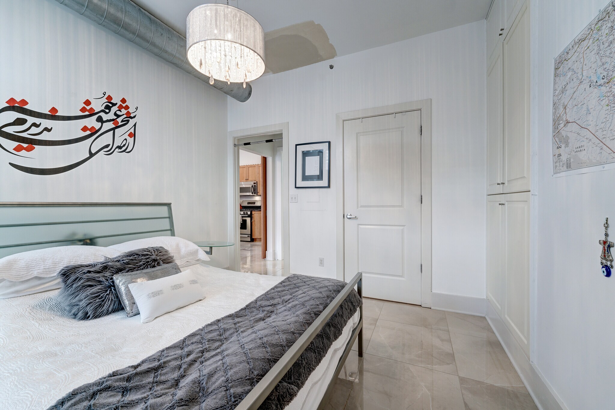 Large walk-in closet! - 2328 Champlain St NW