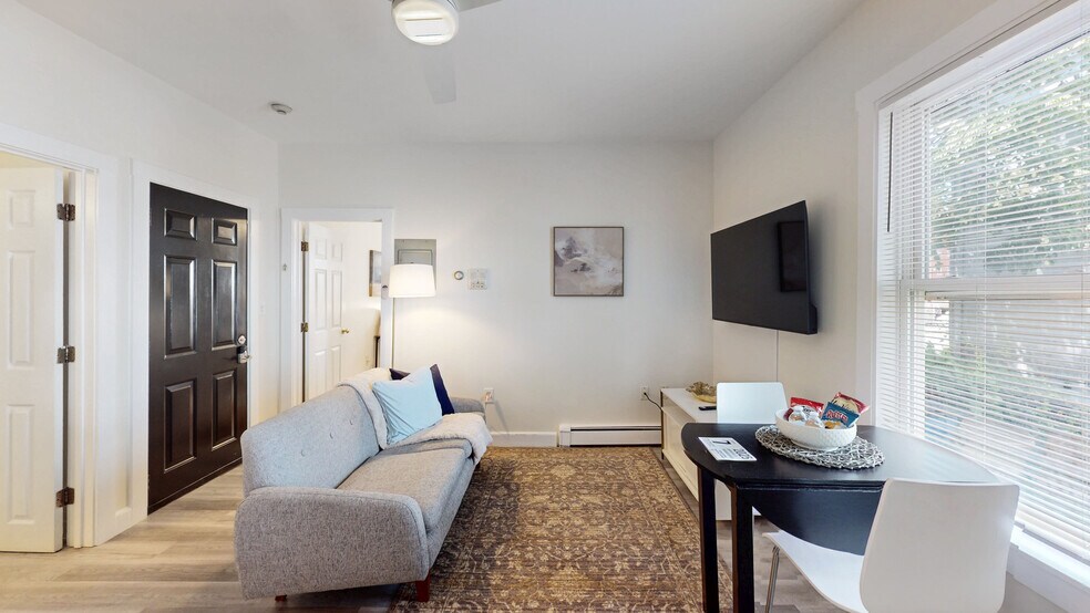 Building Photo - 24 Hews St