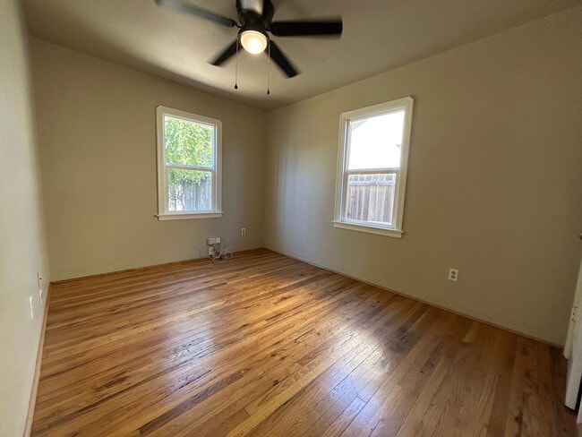 Building Photo - 2 Bed, 1 Bath Home Move in Ready!