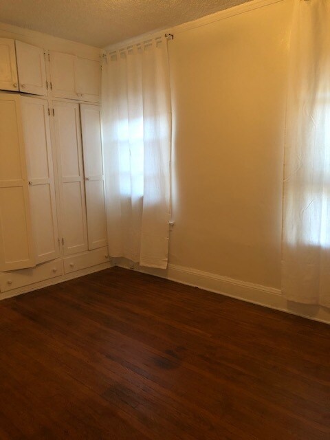 Building Photo - 1832 1/2 N Van Ness Ave