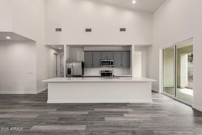 Building Photo - 949 E Desert Ln