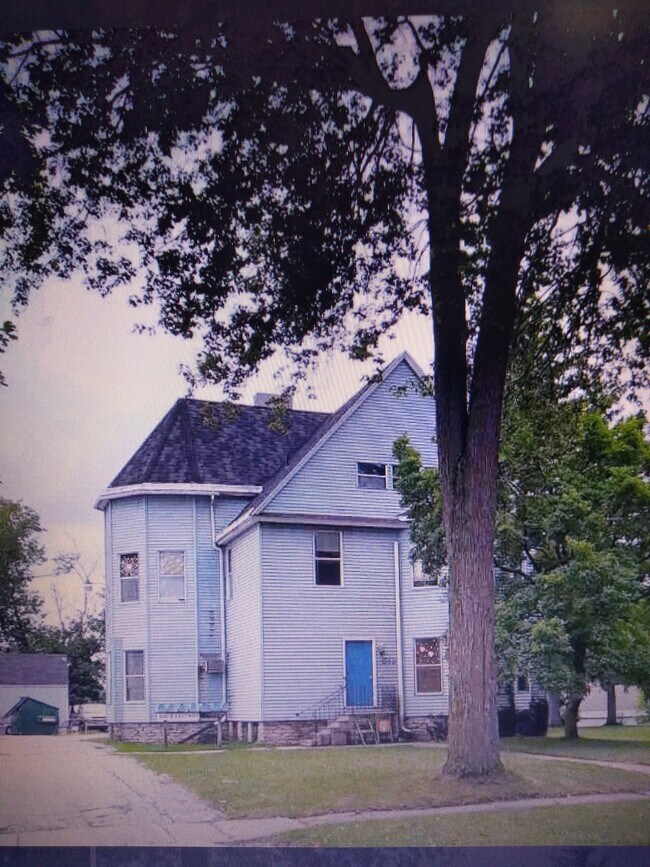 Primary Photo - 916 S Michigan Ave