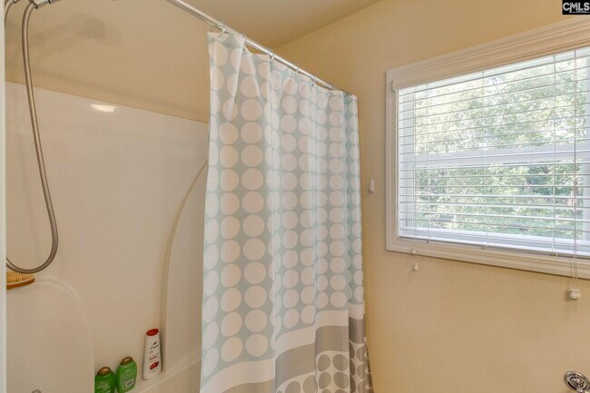 Building Photo - 456 Edenhall Dr