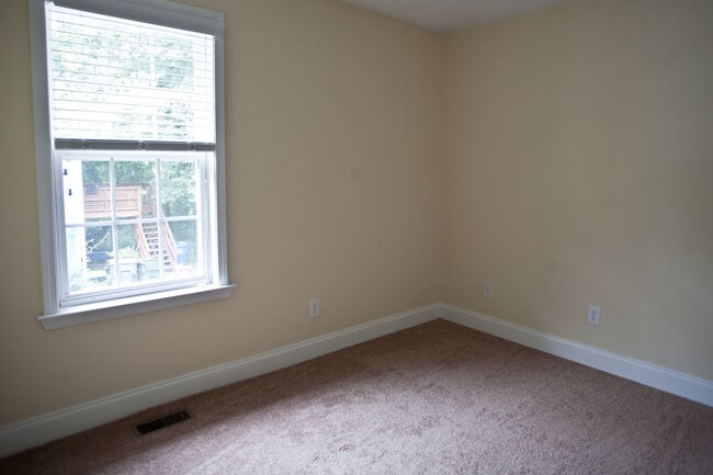 Building Photo - Apt in Sun-Drenched Home in Heart of Carrboro – All Utilities Included & Pet Friendly
