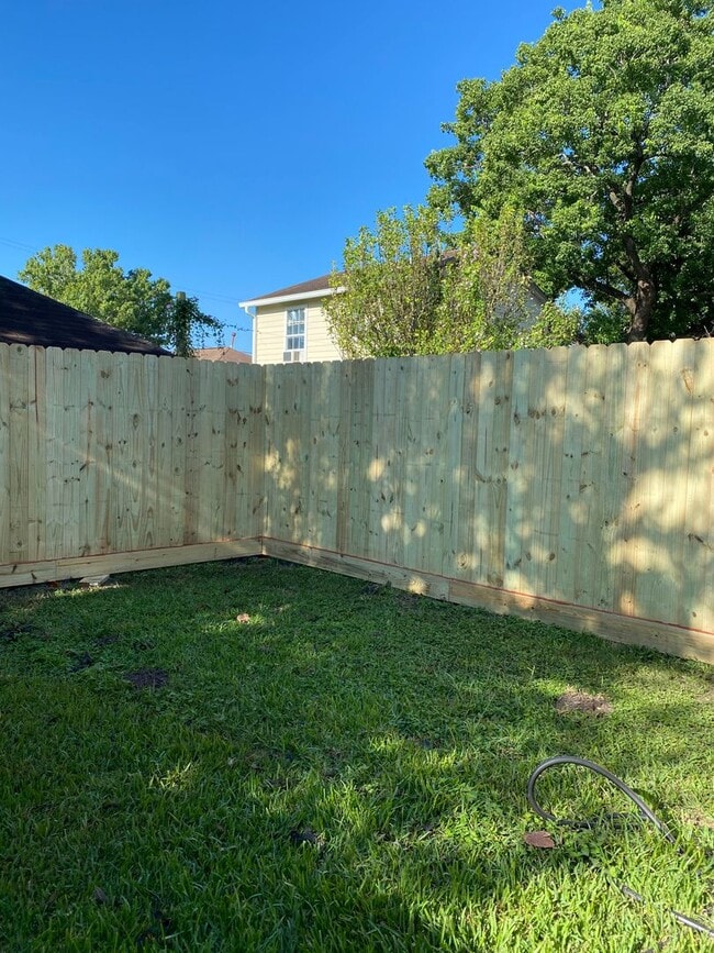 Building Photo - REMODELED 3 BEDROOM 2.5 BATH HOME CLOSE TO DOWNTOWN HOUSTON