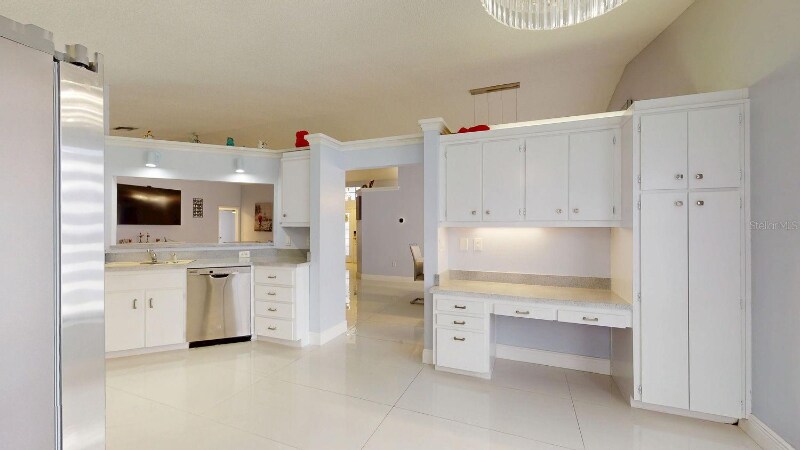 Building Photo - 8141 Golf Club Ct