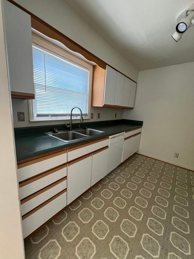 Building Photo - 4547 Mercier St