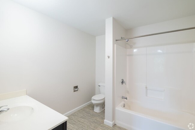 Building Photo - Spacious 2 Bedroom/ 2 Bathroom Apartment