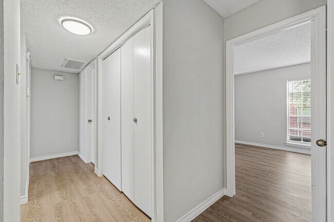 Building Photo - 3621 W Northgate Dr