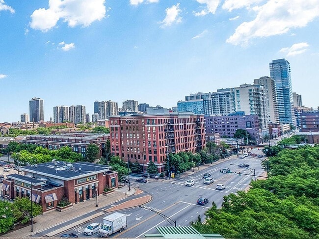 Building Photo - 437 W Division St