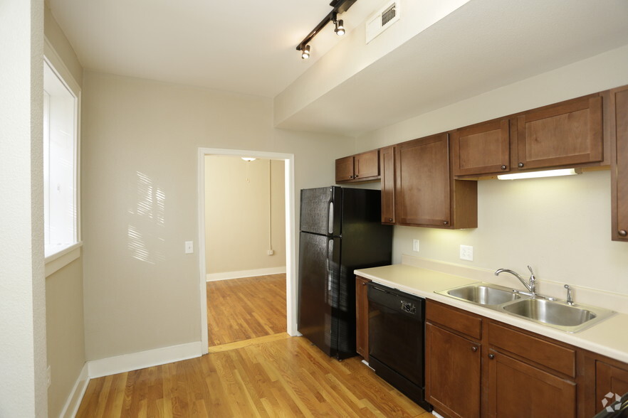 1BR, 1BA - 761 SF - Market Street Lofts