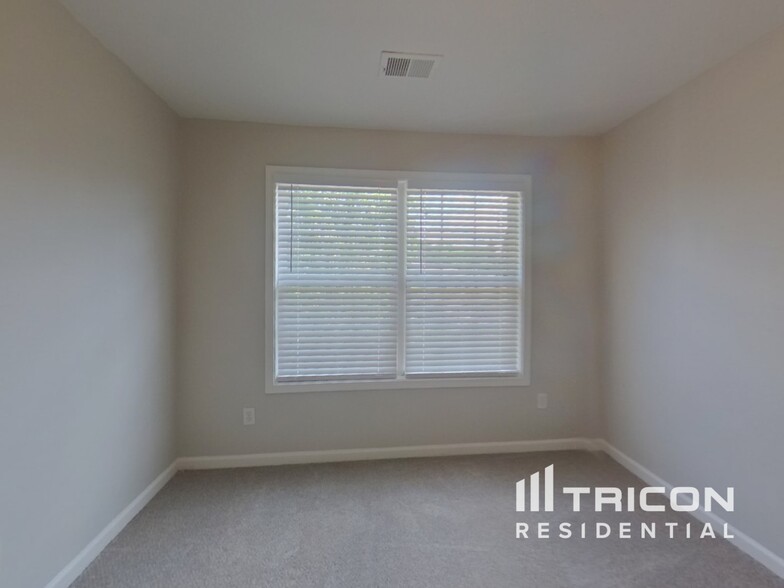 Building Photo - 944 Maple Leaf Dr