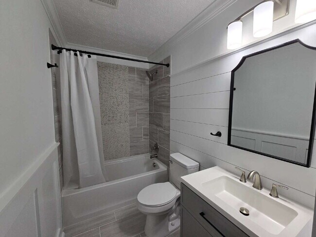 Building Photo - "Charming 3-Bedroom Retreat with Granite Finishes & Cozy Fireplace in Jacksonville!"