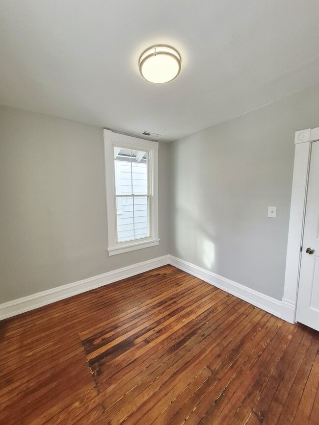 Building Photo - 3115 4th Ave