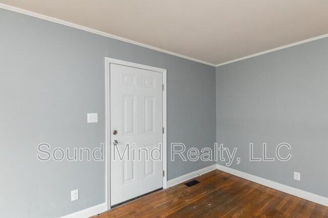 Building Photo - 1729 Dallas St