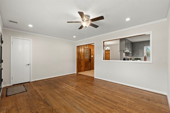 Building Photo - 618 Heidrich St