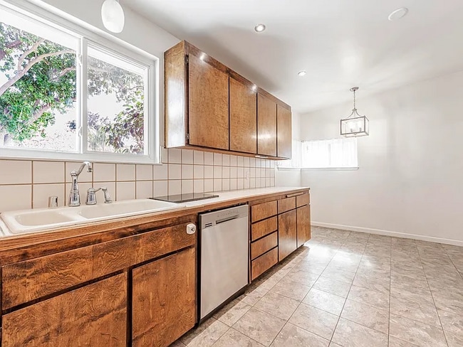 Building Photo - 2577 Gonzaga St
