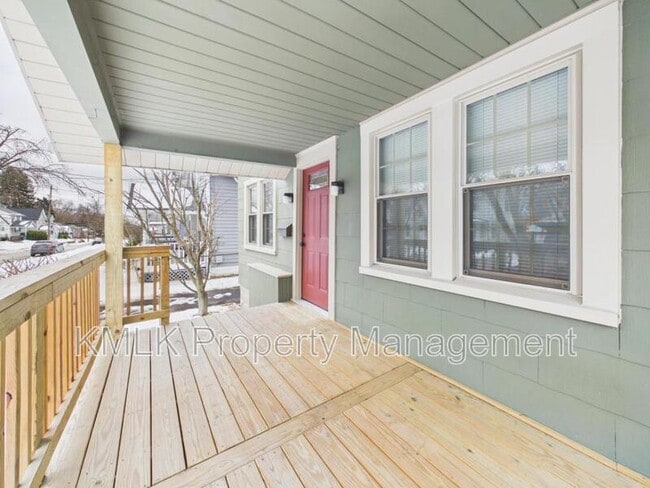 Building Photo - 1238 Sawyer Ave