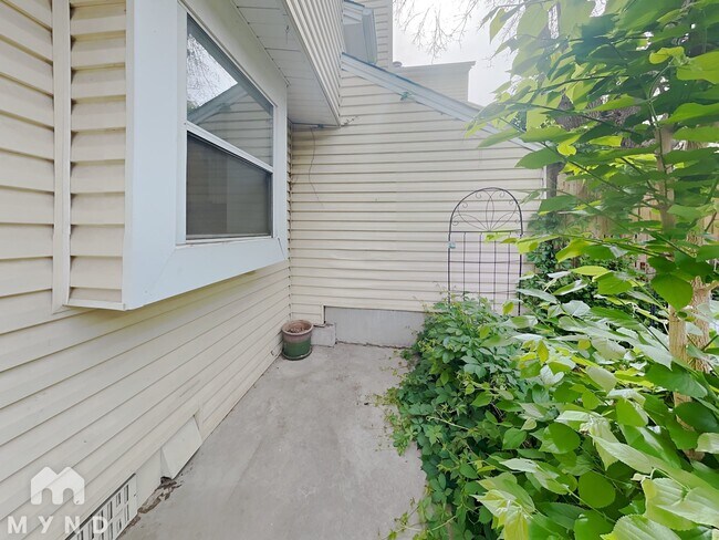 Building Photo - 17224 E Ford Dr