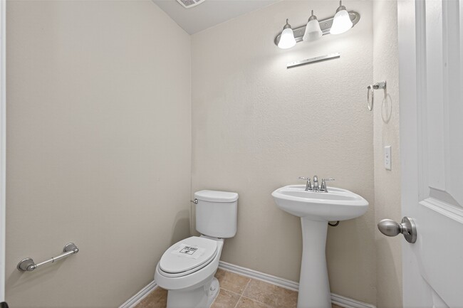 Building Photo - 16811 Kilgarth Dr