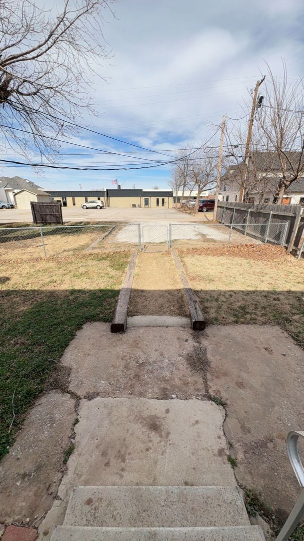 Building Photo - 710 W Cherokee Ave