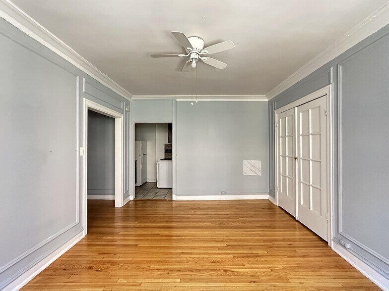 Building Photo - 1369 W Estes Ave