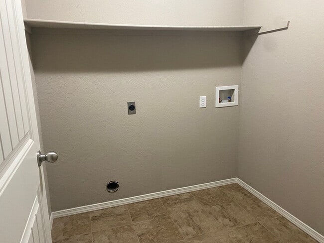 Building Photo - 501 Ridge Point Dr