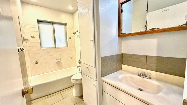 Building Photo - 5213 Halmark Dr