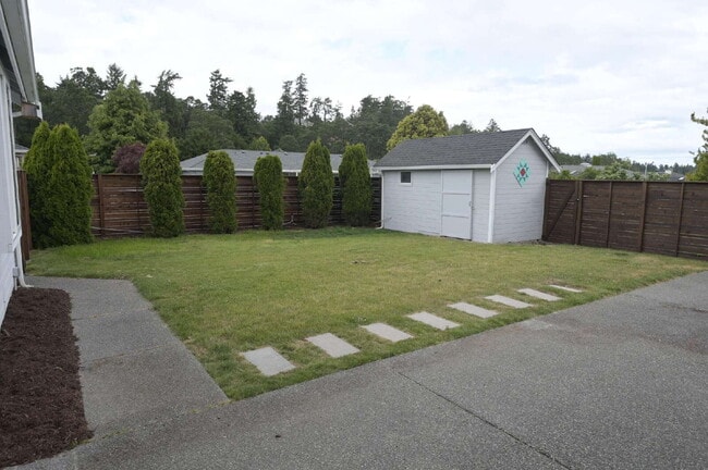 Building Photo - 3 bed 2 bath home near Carrie Blake Park, ...