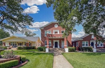 Building Photo - 1 Bed 1 Bath at Broadway Apartments! All B...