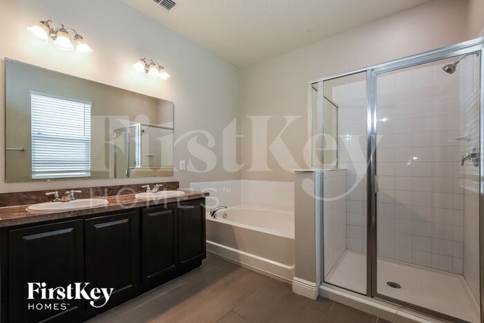 Building Photo - 12018 Sumter Dr