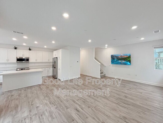Building Photo - 820 Makani St