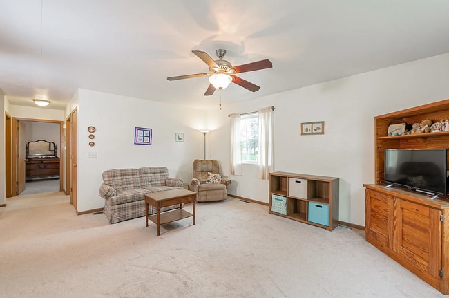 Building Photo - 1139 W Hawes Ave