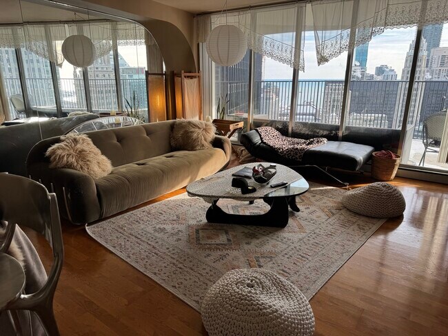 Building Photo - 300 N State St