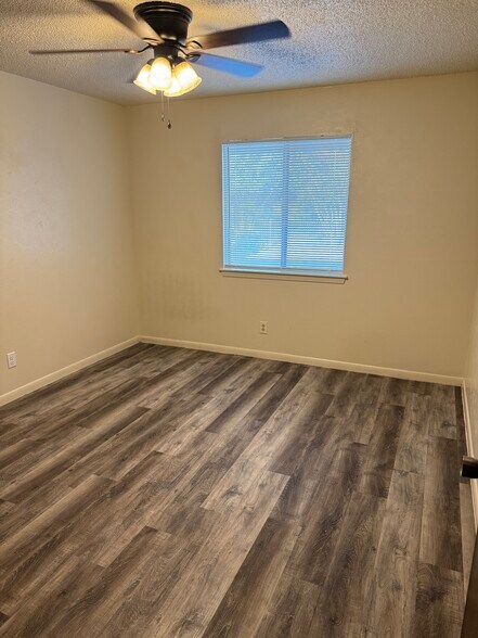 Bedroom - 1202 Wales Dr