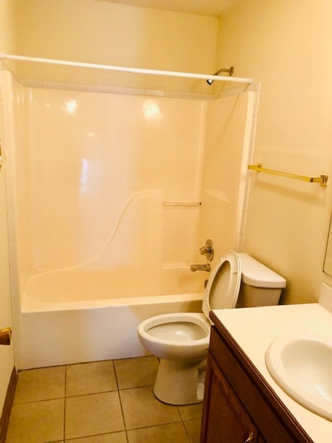 Building Photo - Updated 3 bed 2 bath with 2 car garage and a pool!