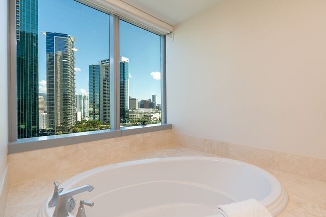 Building Photo - HOKUA 3 bedroom FULLY FURNISHED