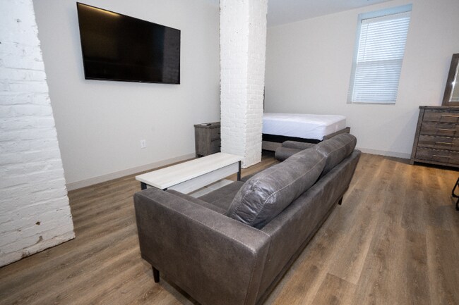 Building Photo - 103 N 1st St