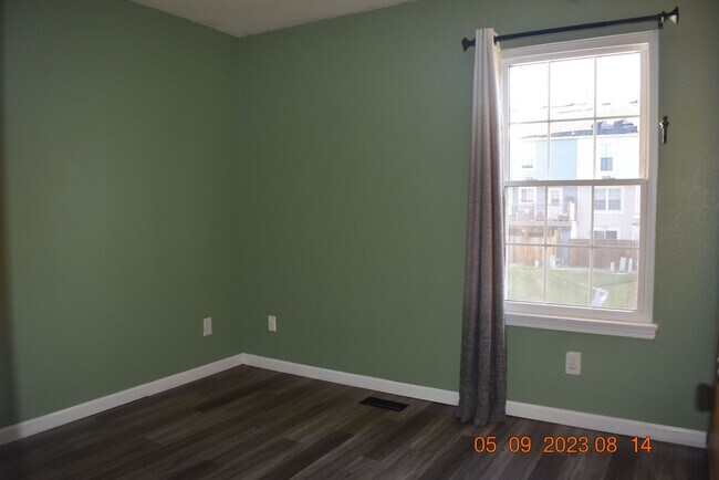 Building Photo - Lovely Updated Littleton Townhome in Wonderful Location