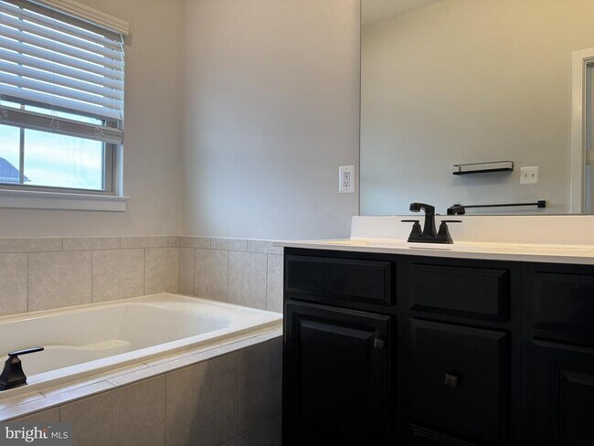 Building Photo - 10323 Quillback St